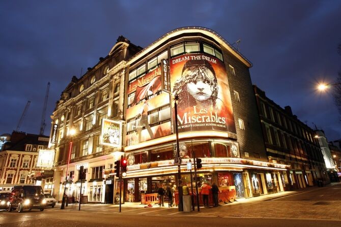 nhà hát west end về đêm