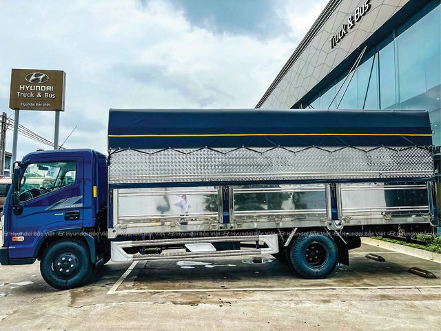 Hyundai Mighty EX8L thÃ¹ng báº¡t dáº§m gỗ chở hàng hóa