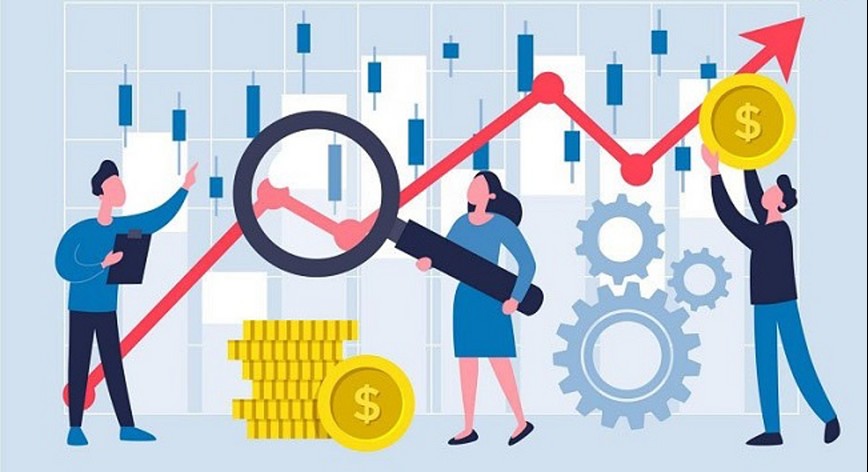 Hình ảnh so sánh chất lượng giữa một chiếc xe tải cũ kỹ và một chiếc xe tải mới, hiện đại