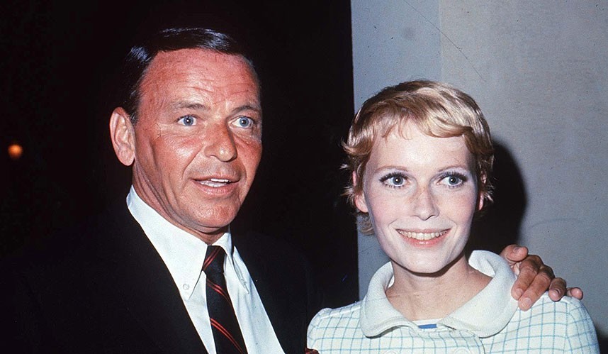 Mia Farrow trong vai Mary, một người phụ nữ quyến rũ và bí ẩn