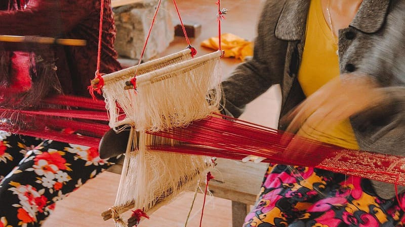 Làng dệt thổ cẩm Mỹ Nghiệp nổi tiếng với nghề dệt thổ cẩm truyền thống của người Chăm