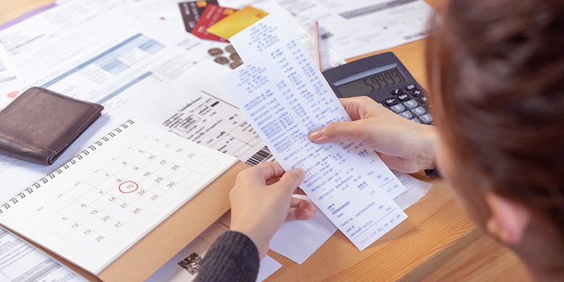 Cân đối nguồn chi tiêu phù hợp với bảng kế hoạch chi tiêu cá nhân