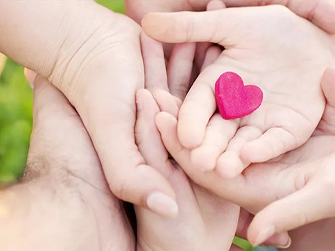 Tình yêu thương và sự sẻ chia giúp con người vượt qua khó khăn