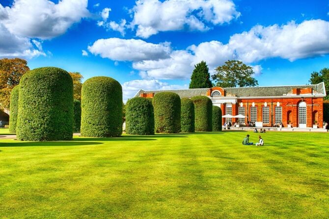 công viên hyde park với cây xanh và hồ nước