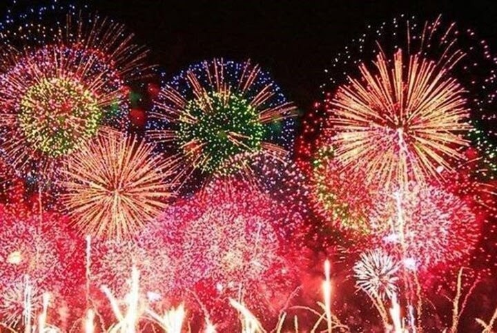 Pháo hoa với màu xanh lá cây, một ứng dụng lịch sử của Amoni Clorua