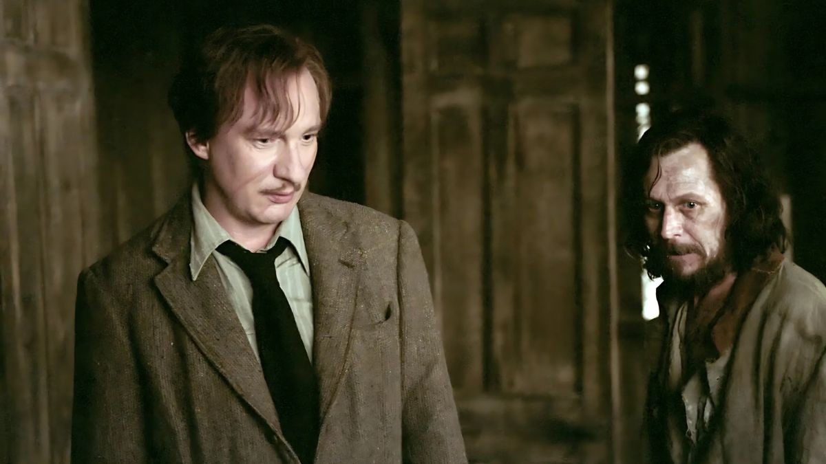 Remus Lupin, một người sói dũng cảm, luôn đấu tranh với sự kỳ thị và cô đơn.