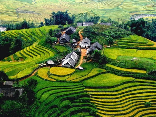 Hình ảnh các em học sinh đang đọc thơ