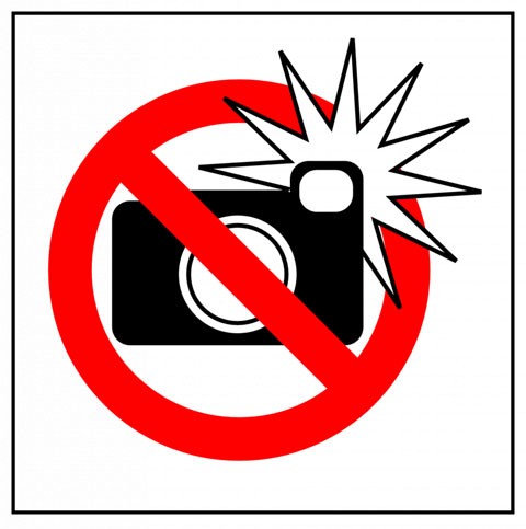 Biển báo &quot;Không Đèn Flash&quot; được coi là một giải pháp thỏa hiệp tuyệt vời giữa việc cho phép chụp ảnh và bảo vệ hiện vật