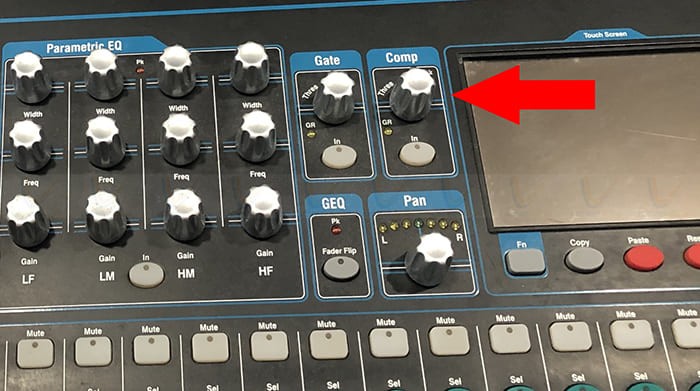 Ý nghĩa của nút Comp trên mixer là gì?