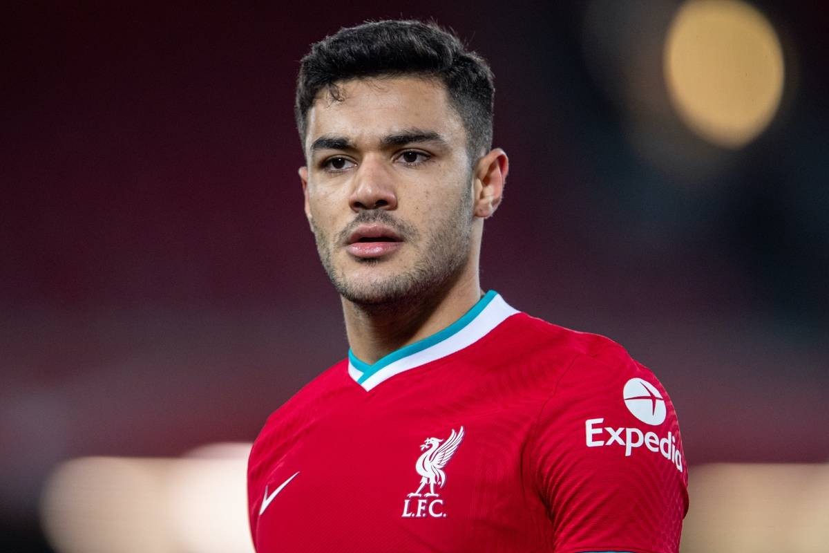 Ozan Kabak trong một trận đấu của Liverpool