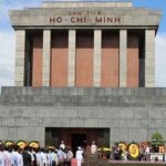 Phân tích khổ thơ Viếng lăng Bác