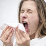 Phản xạ nháy mắt là một ví dụ điển hình về phản xạ không điều kiện, giúp bảo vệ mắt khỏi các tác nhân gây hại từ môi trường.