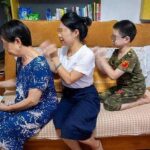 Trẻ em kính trọng người lớn tuổi là biểu hiện của hiếu thảo