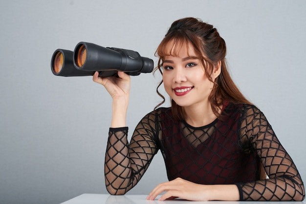 Học sinh đọc sách