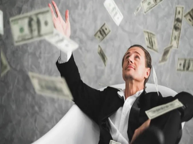So sánh giữa tiết kiệm và keo kiệt