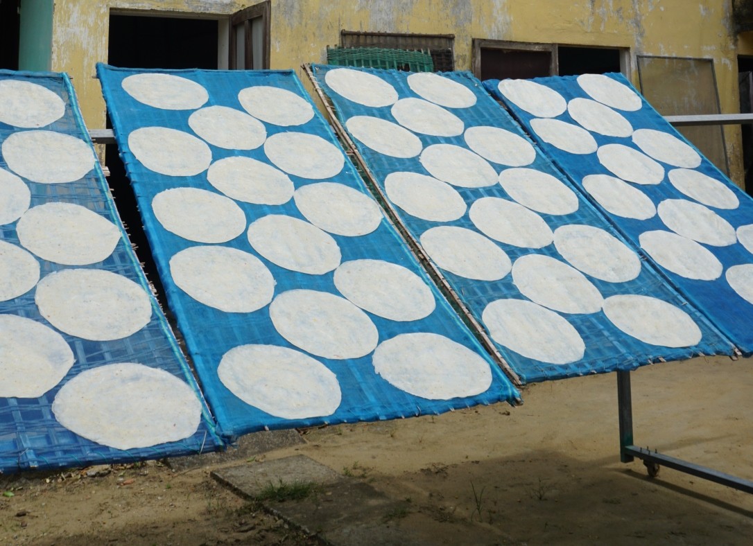 Bánh tráng phơi khô tự nhiên