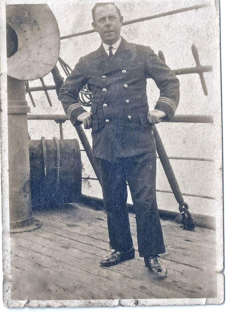 Chân dung Robert Hichens - thành viên tổ lái được cho là &quot;kẻ làm đắm tàu Titanic&quot;.