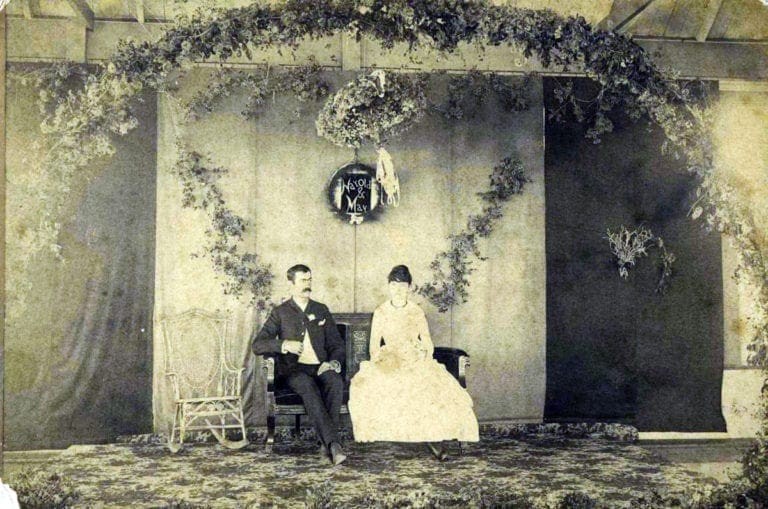 Đám cưới đầu tiên tại Hotel Del Coronado năm 1887 với khung cảnh lãng mạn bên bờ biển