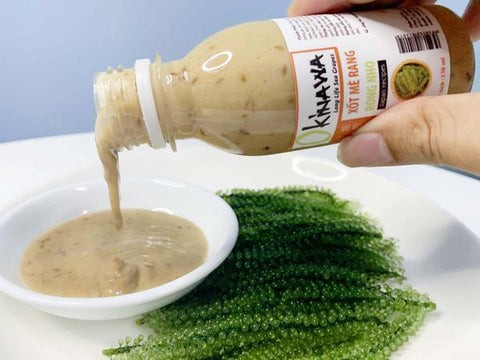 Rong nho chấm nước sốt mè rang là món ăn thanh mát, bổ dưỡng