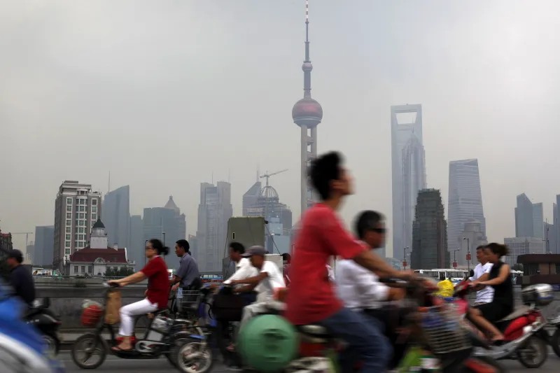 Công nhân tại một nhà máy ở Việt Nam, tháng 3 năm 2023