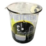 Sắt (III) sunfat có công thức hóa học là Fe2(SO4)3 có màu nâu đen