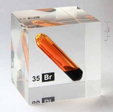 Hình ảnh Bromine ở trạng thái lỏng, màu đỏ nâu