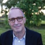 David Sedaris, tác giả của cuốn sách Theft By Finding, thảo luận về sự hợm hĩnh và cách nó ảnh hưởng đến cuộc sống.