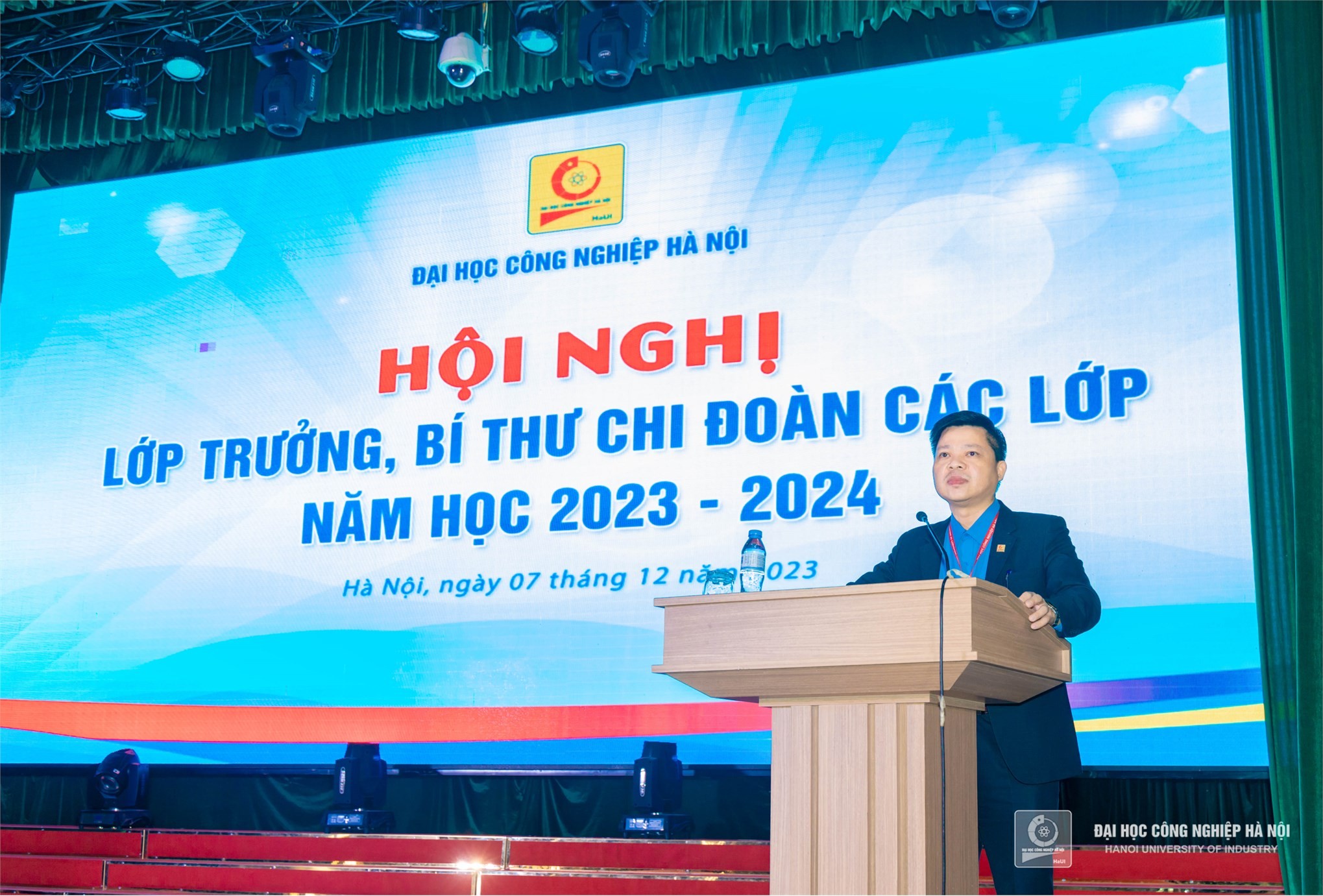 Bí Thư Chi Đoàn Phát Biểu Trong Hội Nghị