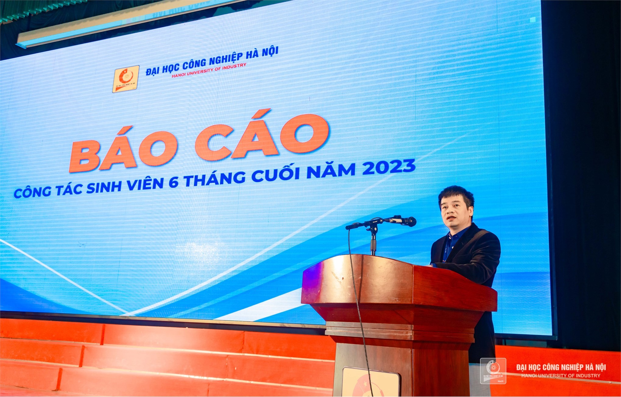 Thầy Cô Giải Đáp Thắc Mắc Cho Sinh Viên