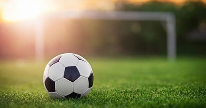 Quả bóng đá với họa tiết đặc trưng