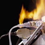 Người bị điện giật do chạm vào dây điện trần