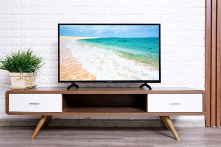 Hình ảnh minh họa chiếc tivi Sony cũ kỹ trong phòng ngủ