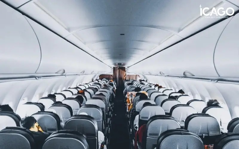 Ghế cạnh lối đi trên máy bay mang lại sự thuận tiện trong việc di chuyển nhưng ít sự riêng tư