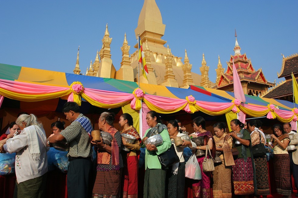 Lễ hội Thạt Luổng được tổ chức sôi động hàng năm, thể hiện sự kết nối văn hóa và tôn giáo