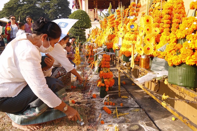 Nghi thức tôn giáo tại Tháp Thạt Luổng