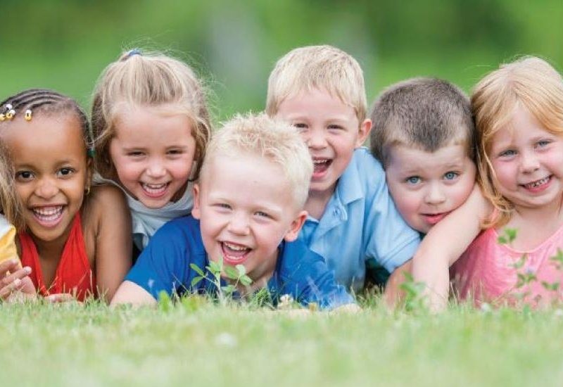 Hình ảnh minh họa bài thơ Đi Chơi Phố với các phương tiện giao thông và đèn tín hiệu