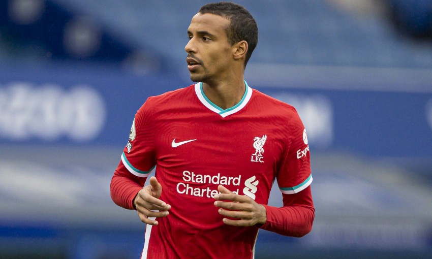Joel Matip trong một buổi tập của Liverpool
