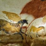 Hình vẽ cổ trong hang Lascaux ở Pháp.