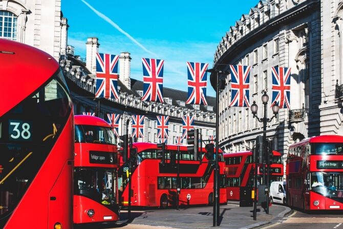 xe buýt đỏ hai tầng biểu tượng của london