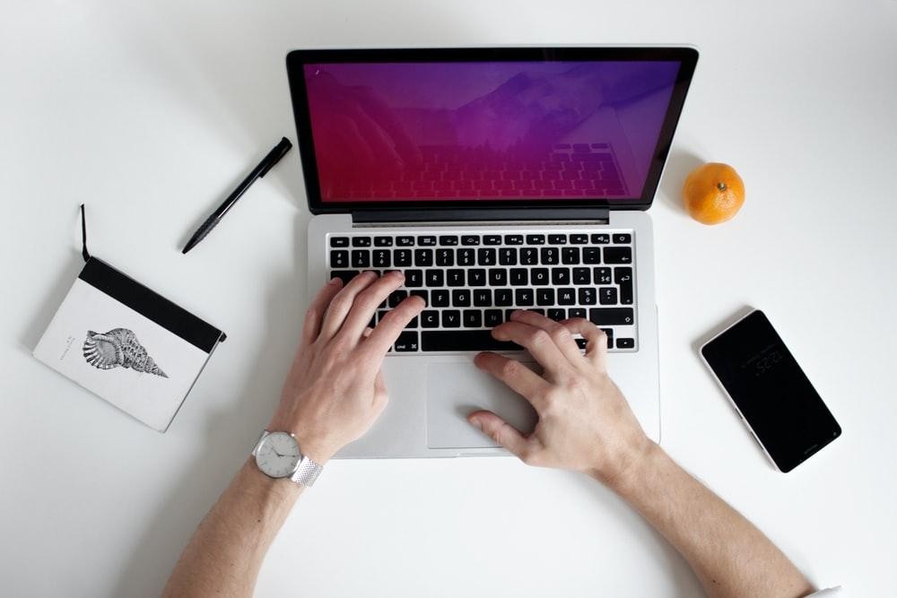 Máy tính để bàn (Desktop)