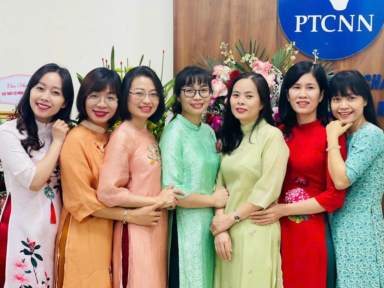 Cô giáo Đặng Hồ tham gia hoạt động thiện nguyện