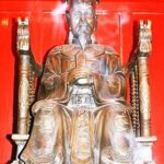 Tượng Vua Lê Thánh Tông ở Văn Miếu