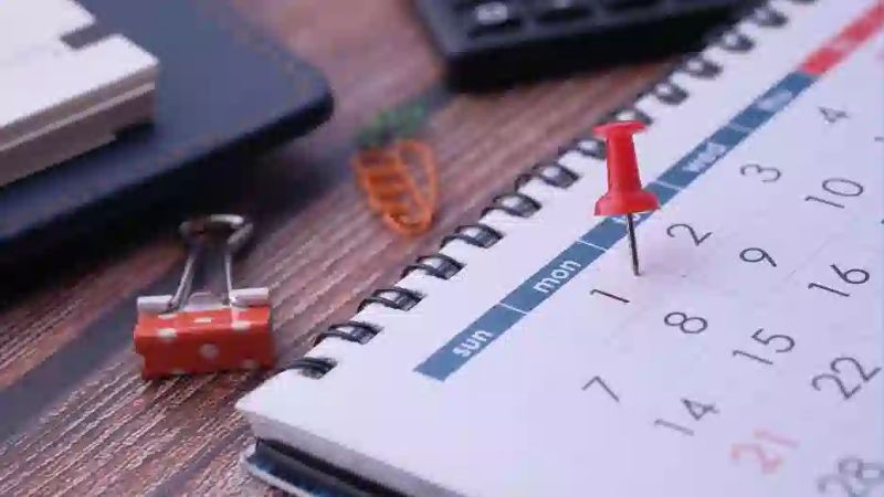 Hình ảnh Trái Đất quay quanh Mặt Trời, minh họa khái niệm năm