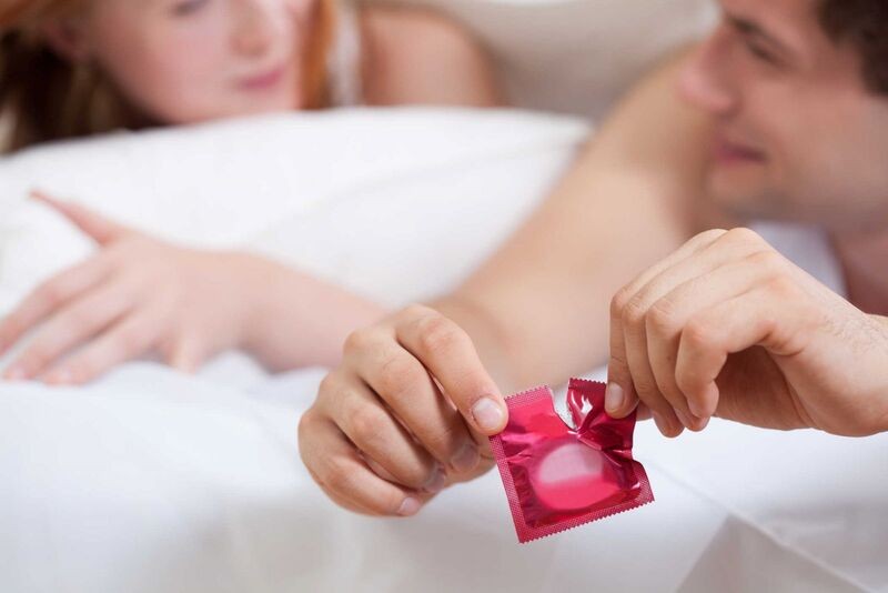 Hình ảnh minh họa về các hình thức quan hệ tình dục an toàn.