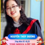 Hình ảnh học sinh lớp 9B đang học tập nhóm