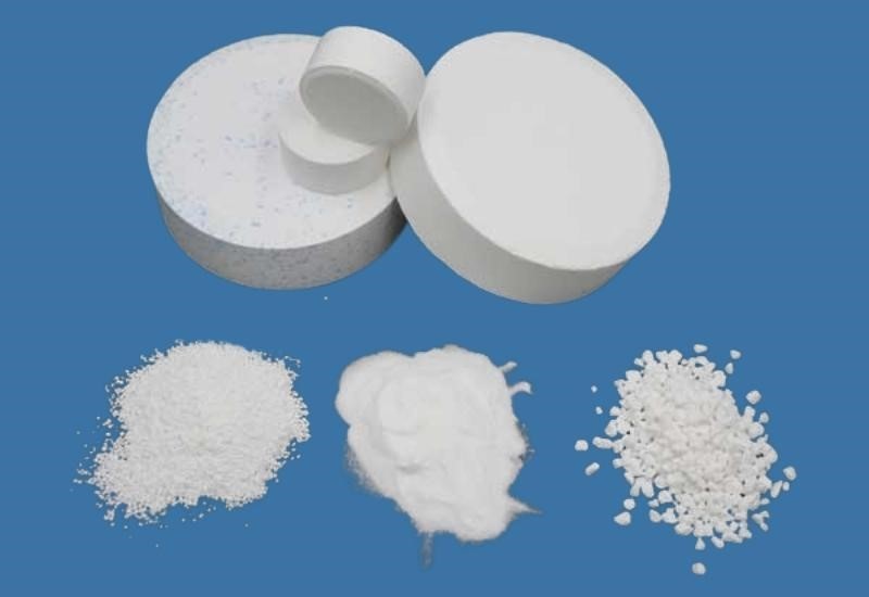 Khí chlorine (Cl₂) có màu xanh lục nhạt và độc hại, cần được sử dụng cẩn thận trong các ứng dụng công nghiệp và xử lý nước.