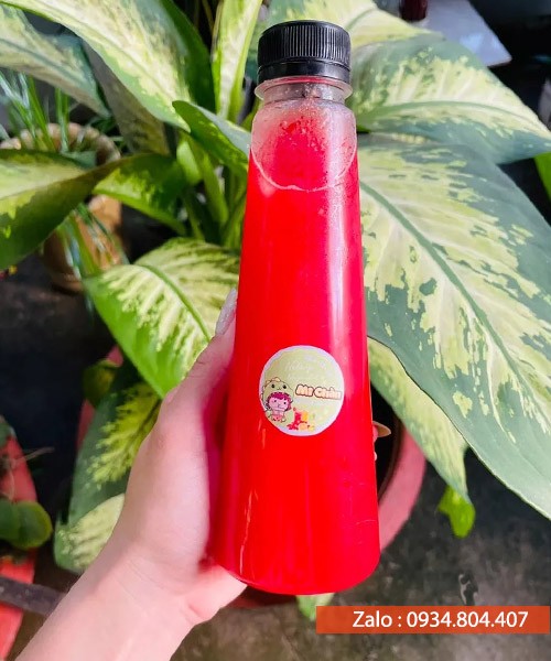 Sữa tươi tiệt trùng hình tam giác, sản phẩm dinh dưỡng tiện lợi và bắt mắt, theo phong cách đóng gói Tetra Pak