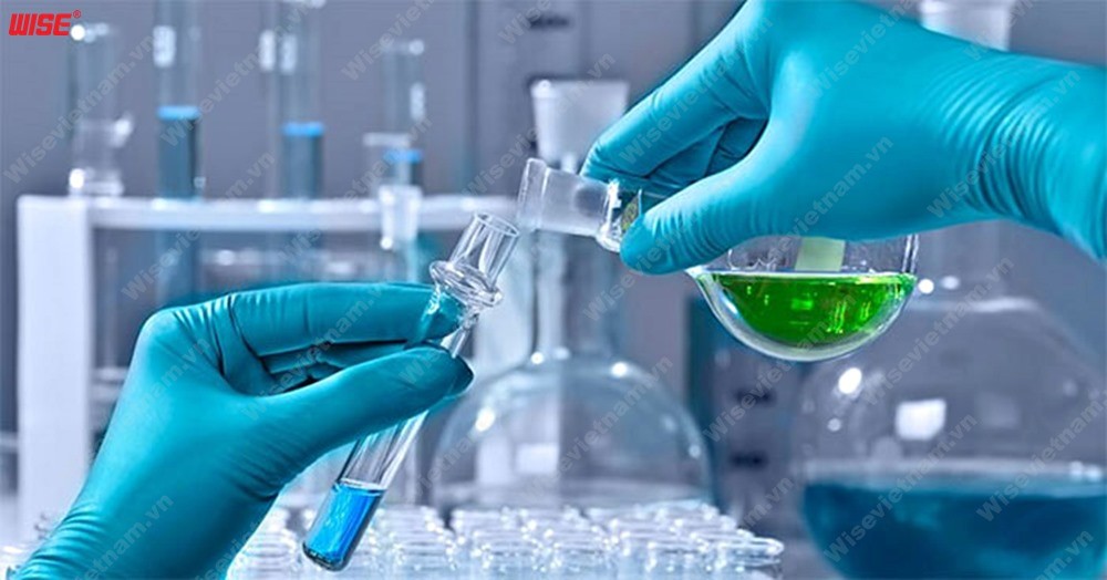 Chưng cất là một phương pháp phổ biến để tạo ra chất tinh khiết