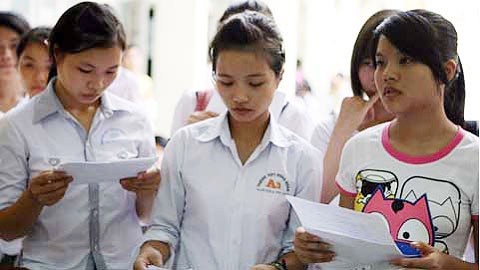 Hình ảnh xe tải đang vận chuyển hàng hóa trên đường cao tốc, thể hiện sự năng động và phát triển của ngành vận tải