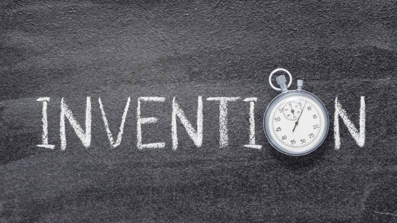 Máy giặt là một invention giúp chúng ta giặt quần áo sạch sẽ mà không tốn nhiều công sức.